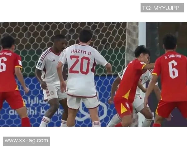 约旦门将挥拳庆祝却愣在原地目睹皮球意外入网的瞬间