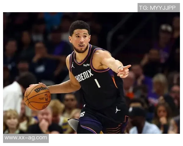 布克上半场表现平平难以支撑球队14投6中仅得17分三分球全失